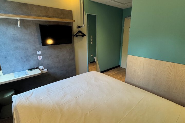 Room 9 of 47
