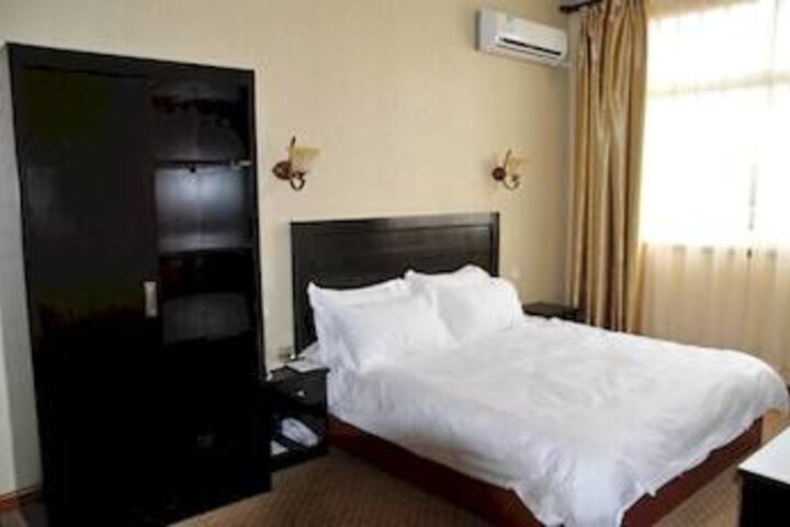 Room 5 of 31