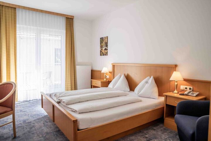 Room 4 of 20