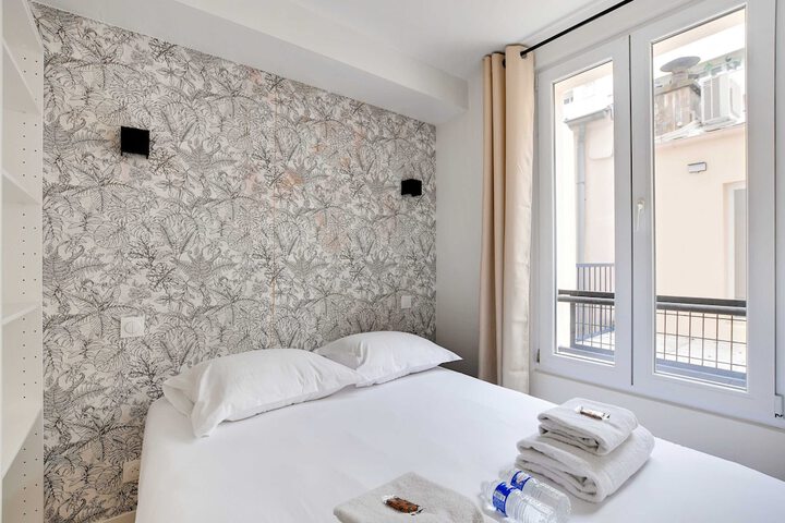 Room 2 of 92