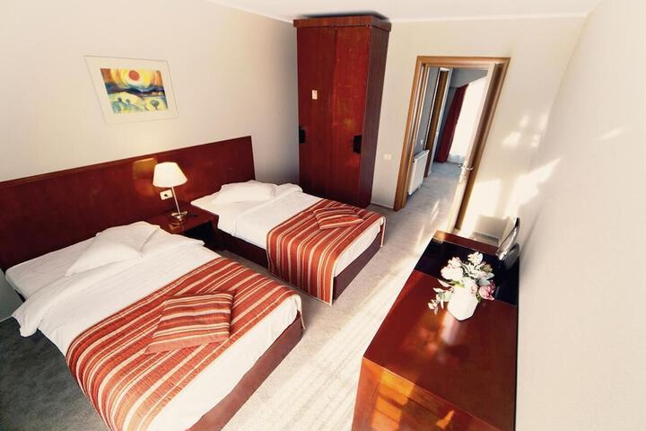 Room 9 of 68