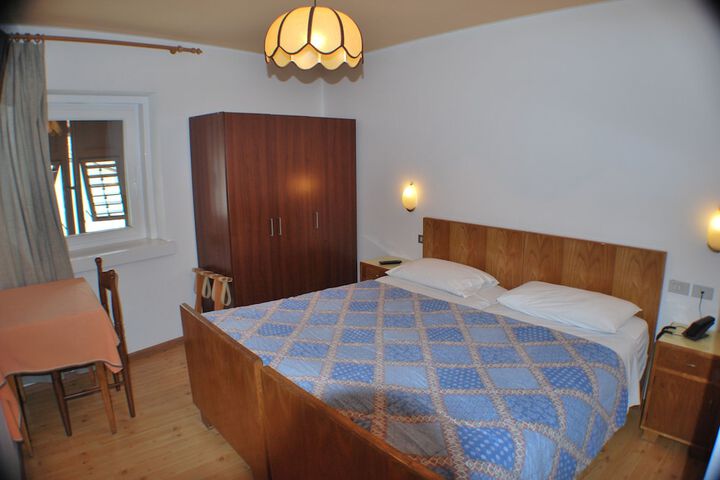 Room 9 of 61