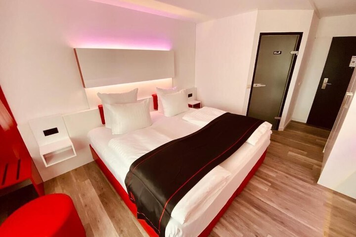 Room 5 of 20