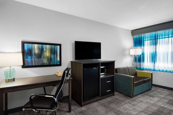 2 Queen Beds Deluxe Room (2 of 10)