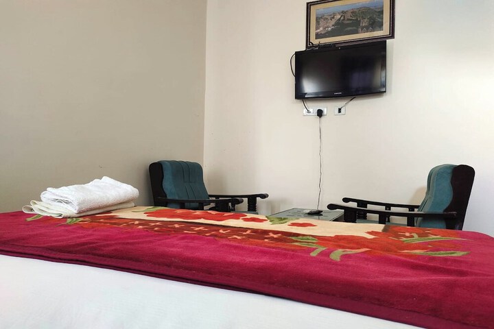 Room 4 of 32