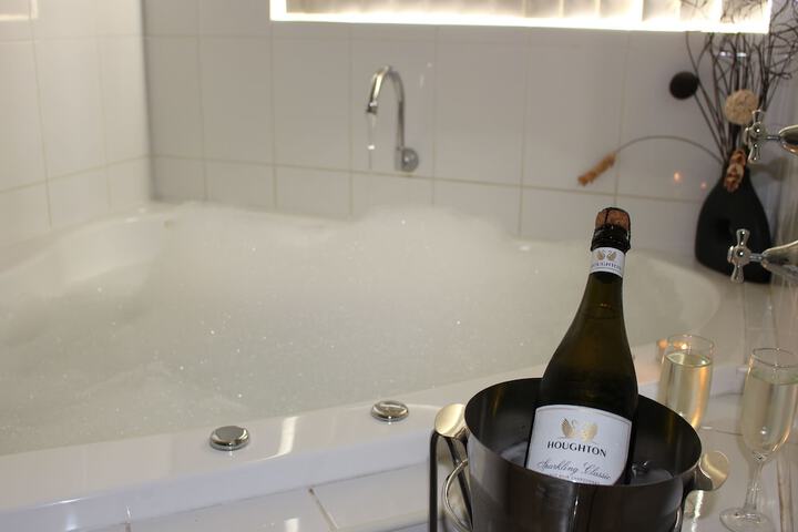 Hot Tub 28 of 49