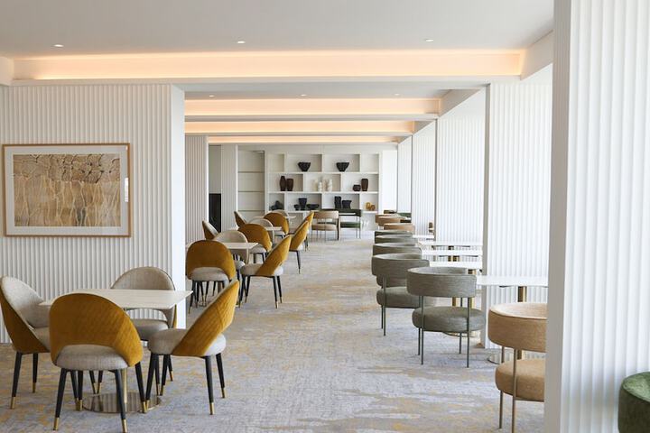 Lounge 67 of 79