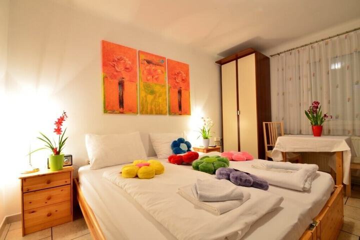 Room 10 of 19