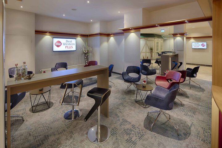 Entrance & Lobby