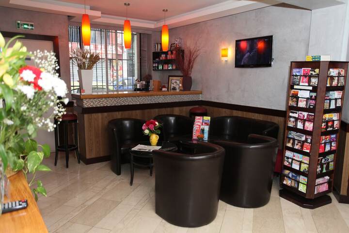 Lounge 29 of 37