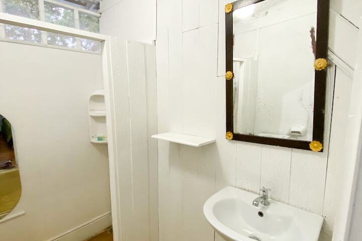 Room 65 of 181