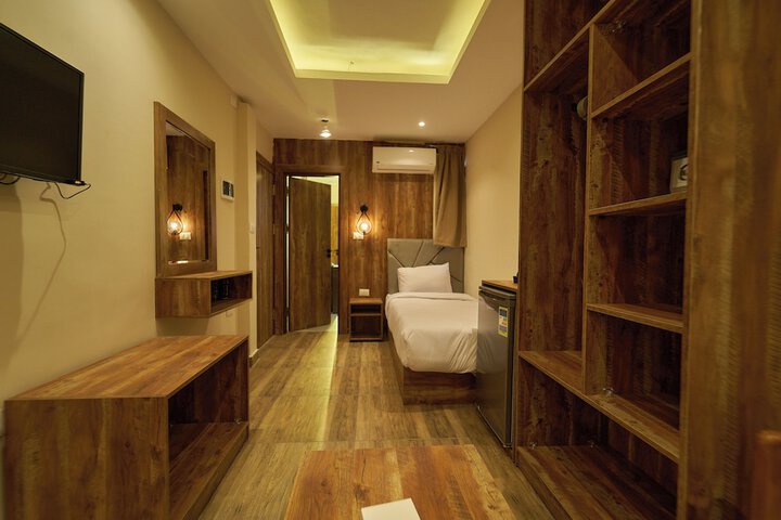 Room 8 of 60