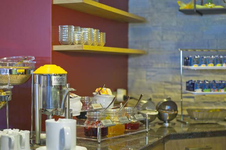 Breakfast/Coffee Service 24 of 36