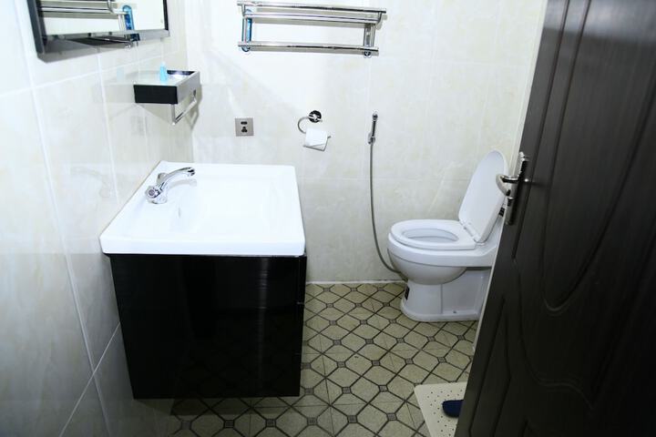 Room 16 of 38