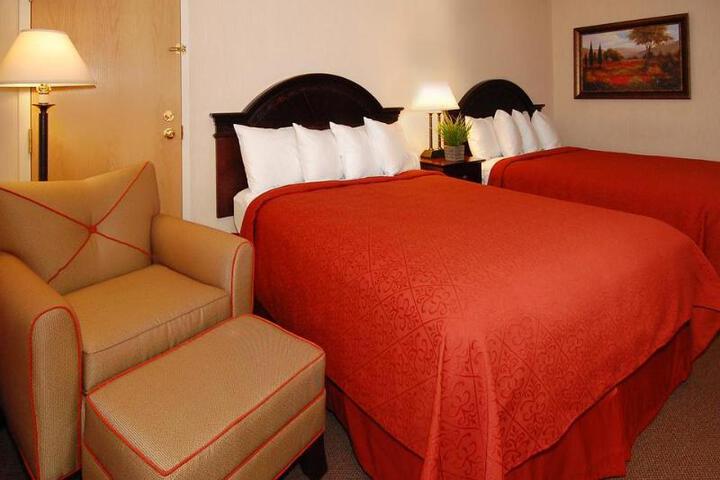 2 Queen Beds (6 of 15)