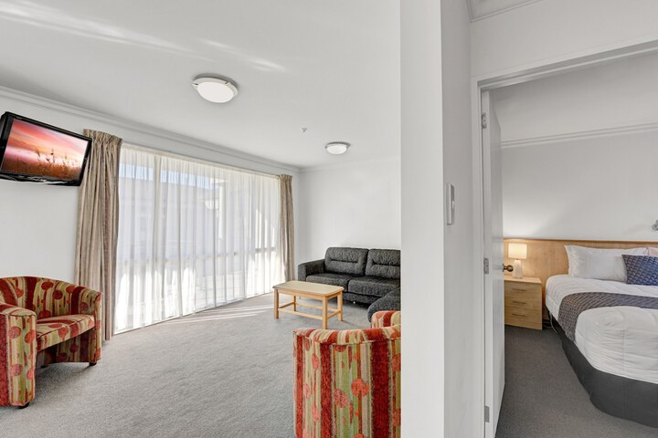 Room 16 of 122