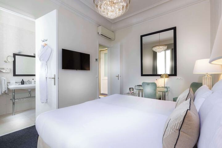 Room 15 of 50