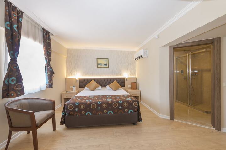 Room 6 of 28
