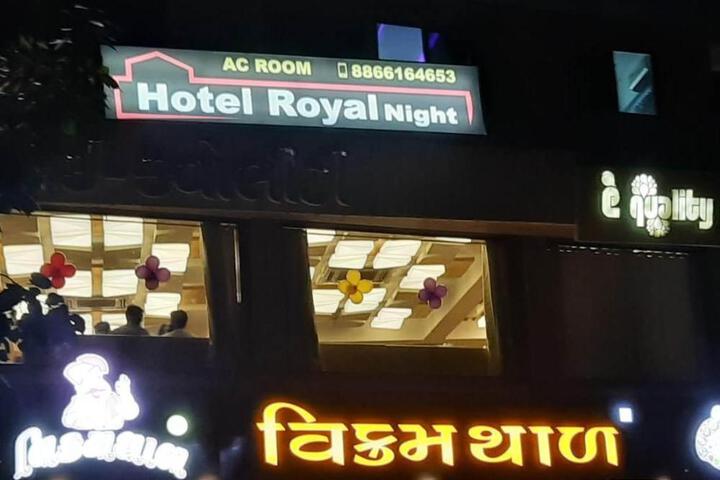 HOTEL ROYAL NIGHT