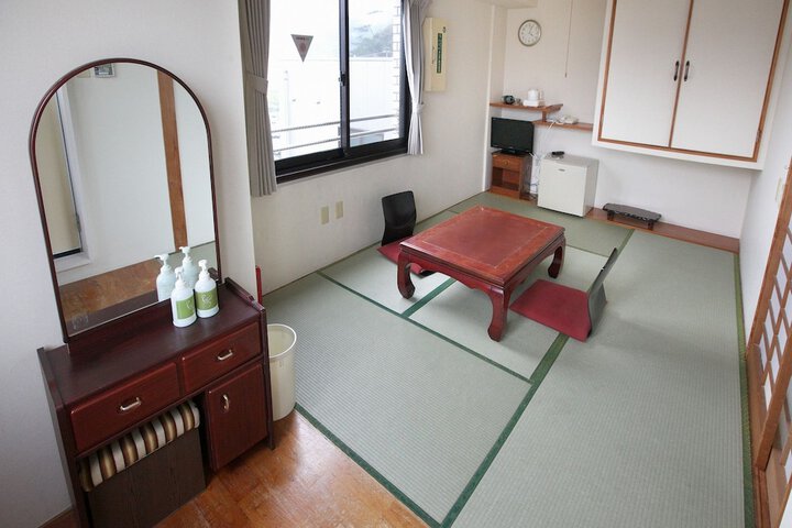 Room 6 of 37