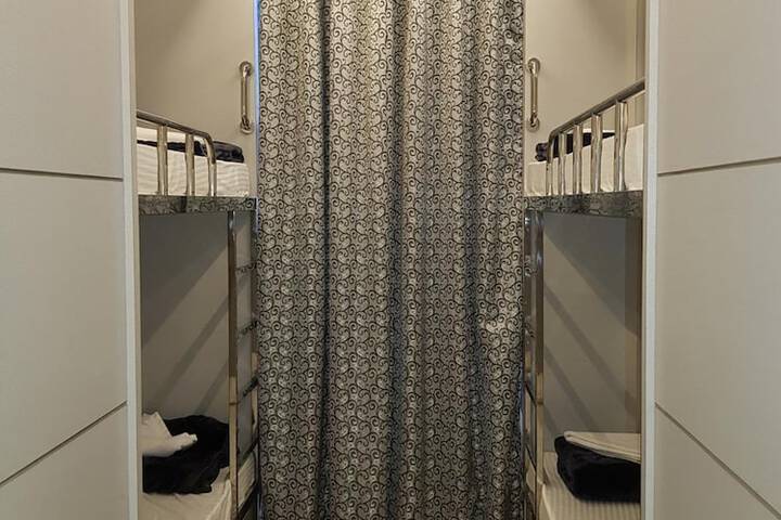 Room 16 of 36