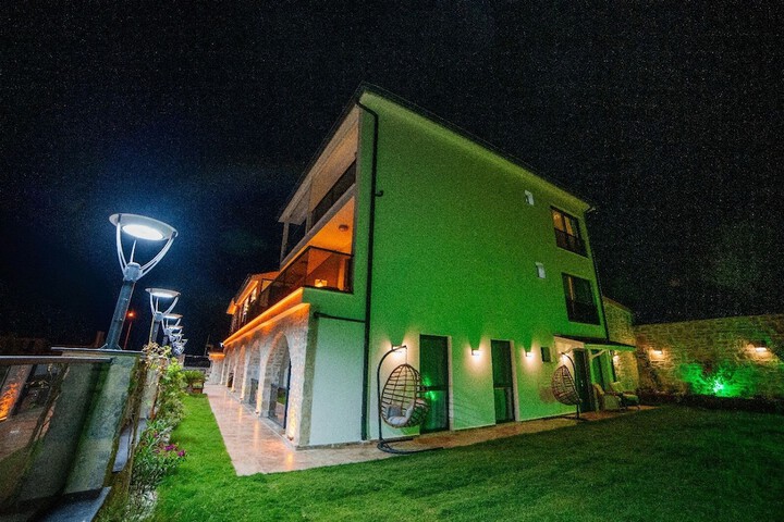 Hotel Exterior 22 of 27