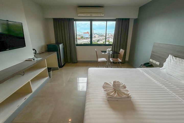 Room 33 of 63