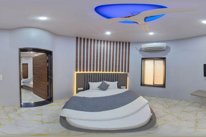 Room 3 of 18