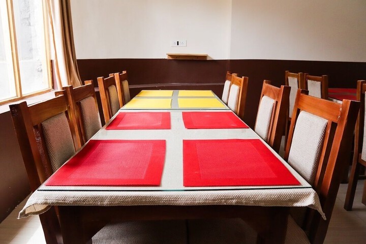 Dining 40 of 63