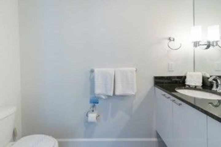 Room 8 of 28