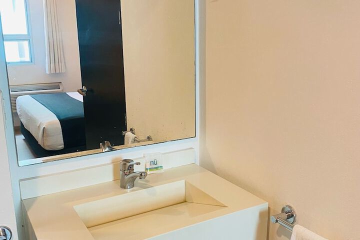 Room 53 of 94