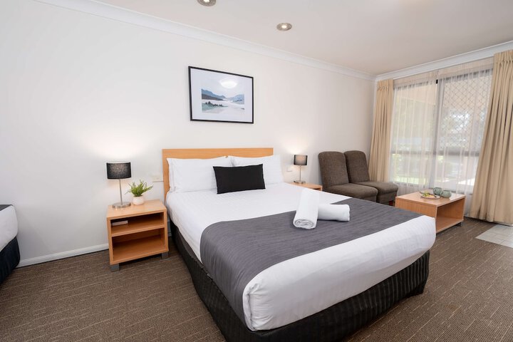 Room 4 of 40