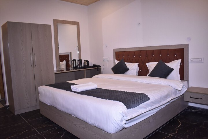 Room 8 of 29