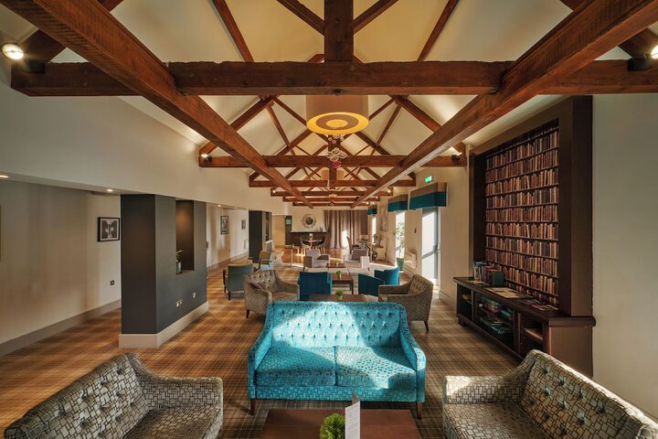 Lounge 101 of 143