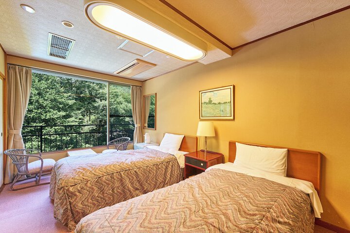 Room 8 of 43