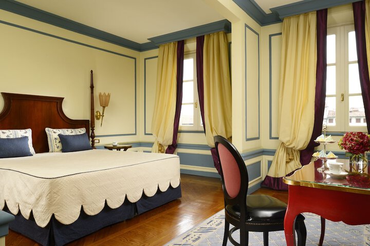 Room 4 of 61
