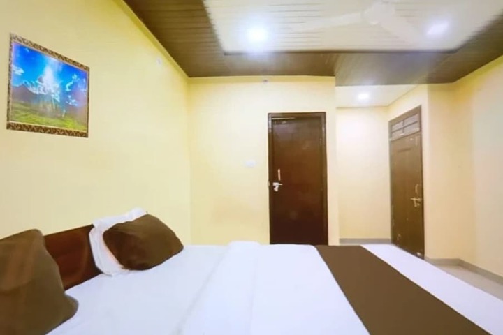 Room 6 of 12