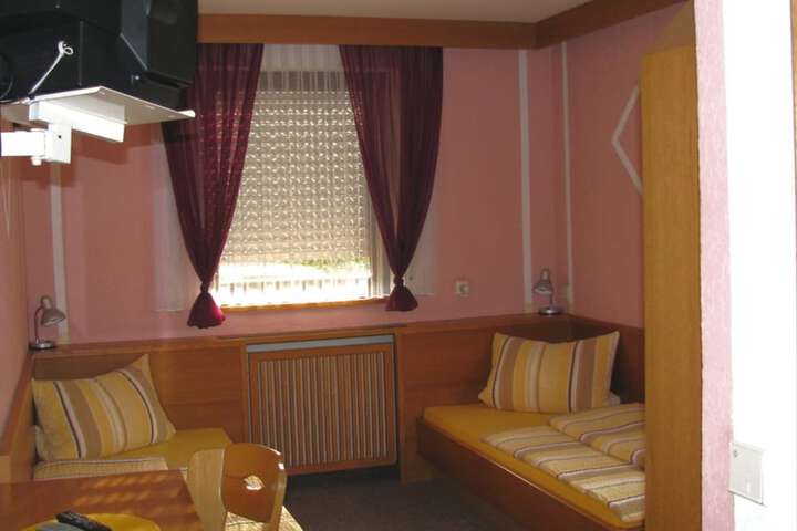Room 4 of 34