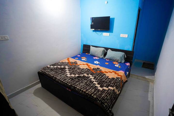 Room 14 of 27