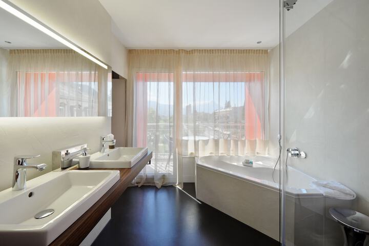 Room 48 of 79