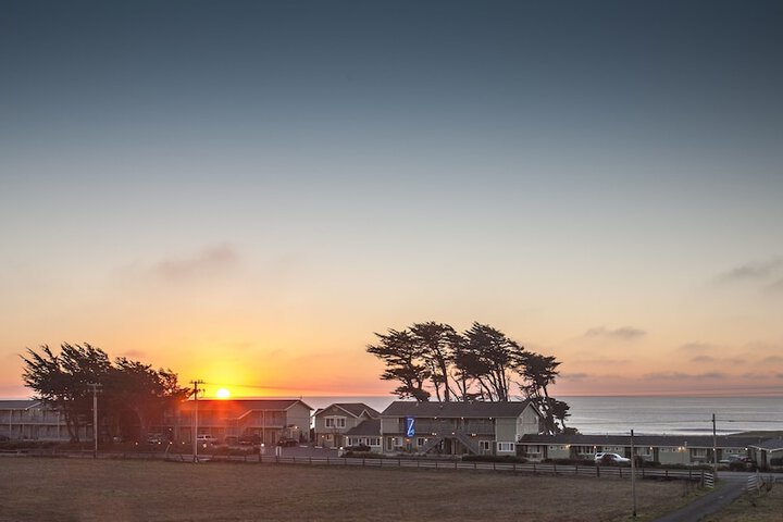 1 King Bed Ocean View (2 of 30)