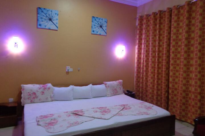 Room 12 of 36
