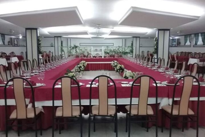 Dining 27 of 65