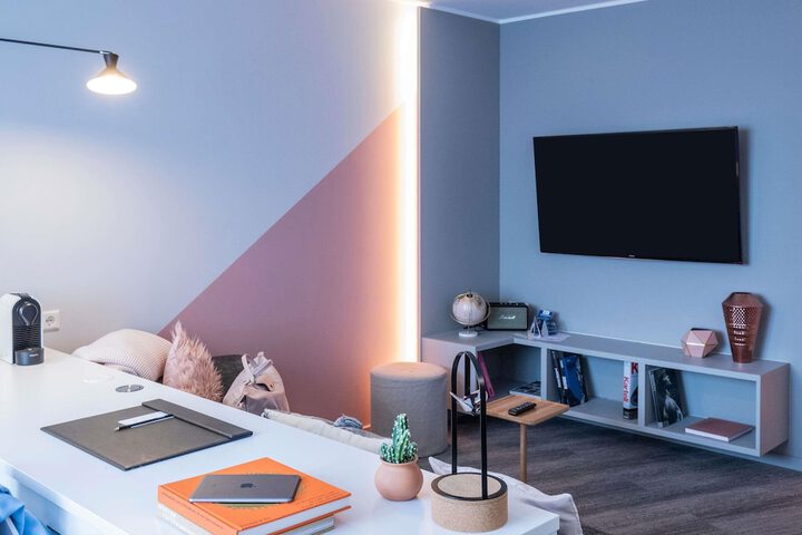 Room 10 of 106