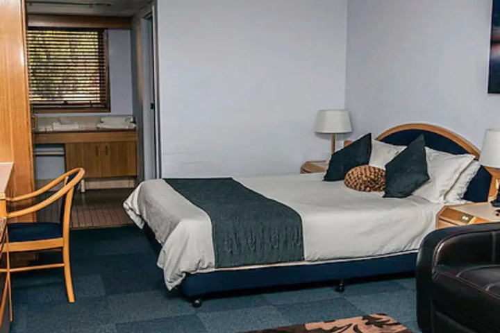 Room 4 of 12