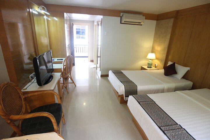 Room 7 of 66