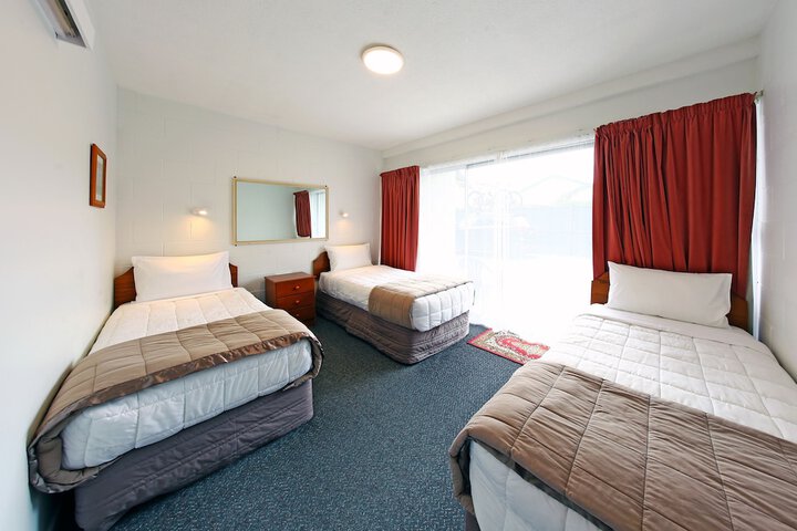Room 9 of 38