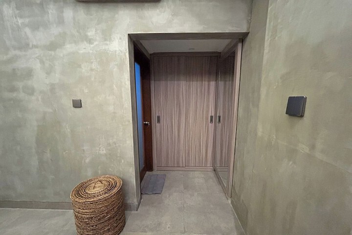 Room 3 of 86