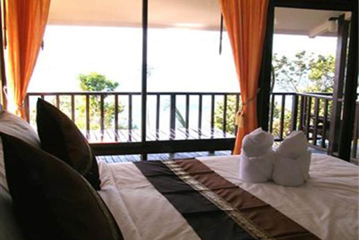 Room 5 of 93