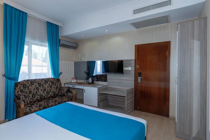 Room 37 of 97